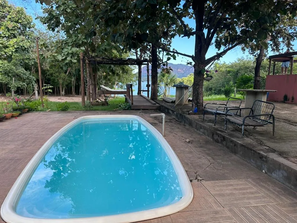 Piscina e área externa da Chácara Resplendor em Babaçulândia